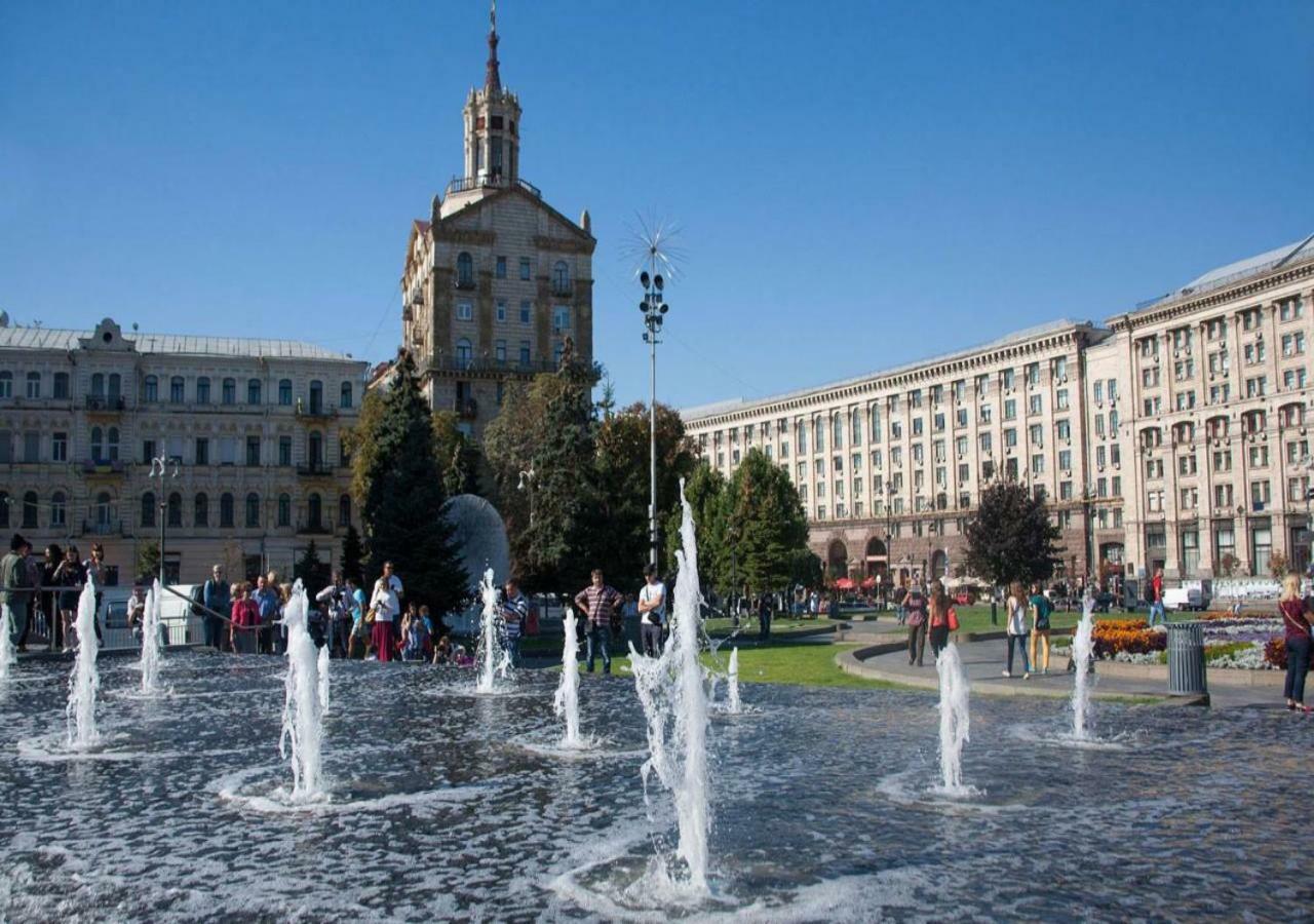 Independence Square - Khreschatyk. View On Independence Sq. Fountains Kiev Ngoại thất bức ảnh