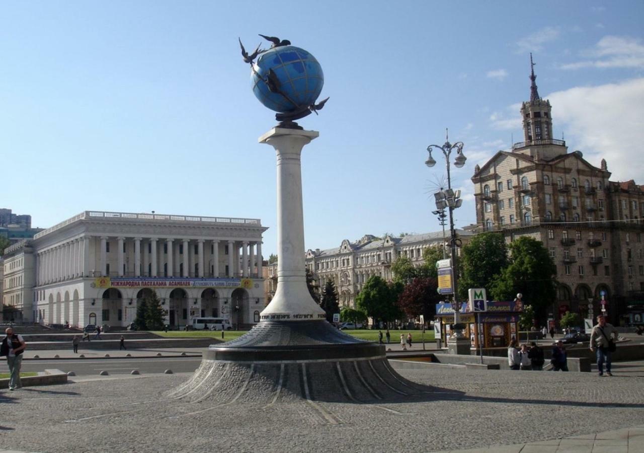 Independence Square - Khreschatyk. View On Independence Sq. Fountains Kiev Ngoại thất bức ảnh